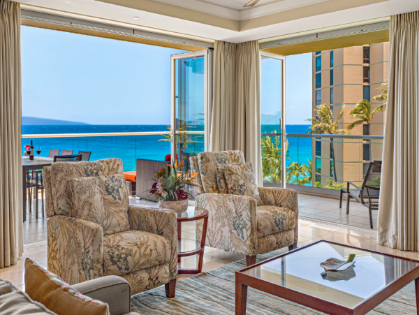 Gorgeous 6-Bedroom Retreat in Maui with Amazing Views